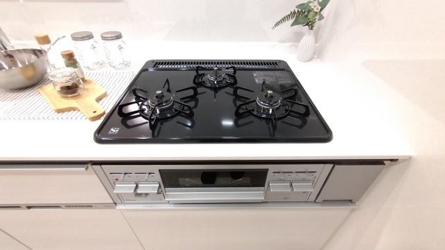料理の効率が上がる3口コンロ