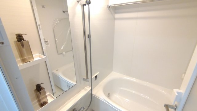 浴室換気乾燥暖房器がありますので入浴前に温めてから入るとヒートショックの予防になります