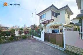 前面道路6Ｍございます！交通量が少ないので静かです。小さなお子様がいるご家庭はご安心できると思います。