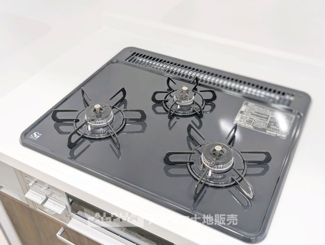 【gas　stove】◆ガスコンロ◆使い勝手に配慮されたガスコンロを備えたキッチン。火力調整がしやすく、毎日の調理がスムーズに進み、家事の時間を心地よく支えてくれます
