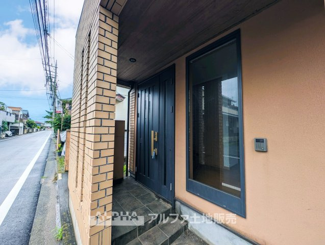 【Entrance　Storage】　◆玄関収納◆玄関まわりをすっきりと保てる収納スペースを確保。靴はもちろん、傘や外出用品なども整理しやすく、心地よく整った玄関で毎日を迎えられます。