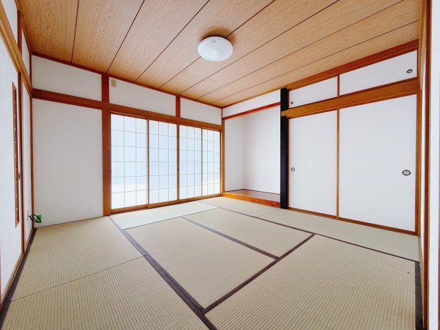 ■1階和室｜和室でしか味わえない畳ならではの香りや素材で和のやすらぎを感じてください♪休日はお子様とお昼寝するのにも最適です