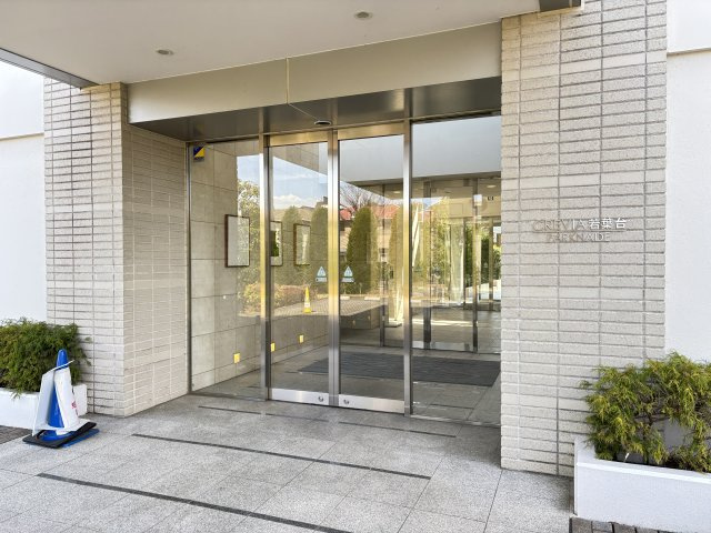 グランドエントランスにもオートロックがございます。