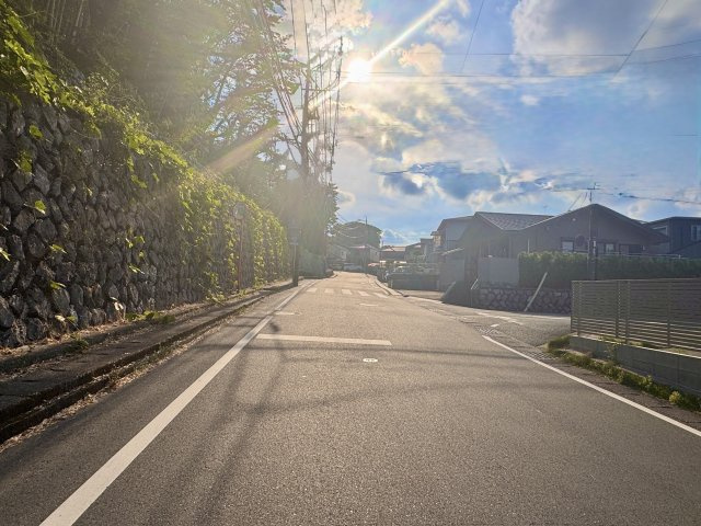 物件前の道路になります。