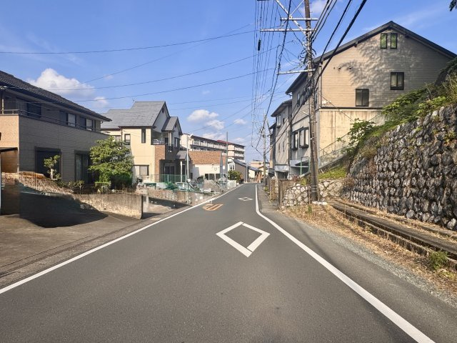 物件前の道路になります。