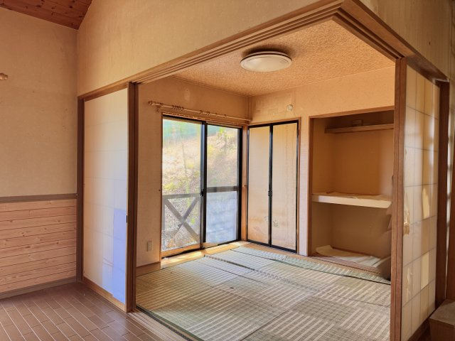 3階　約5帖の和室は明るく、収納も沢山あります。