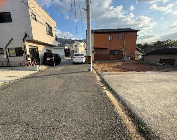 【桃園二丁目の前面道路含む現地写真】