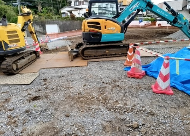 土地の形が極端に長細かったり、狭小地、あるいは道路との高低差がある傾斜地だった場合、後々売ろうとしても買い手がつかない場合もあります。後々、売却することになった時に価値の下がらない土地を選びましょう。