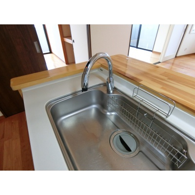 タッチレス水栓を採用しており、衛生的で使いやすいキッチン♪