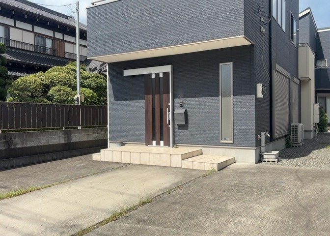 省エネ給湯器とは従来型の給湯器より熱効率が高く、少ない燃料でたくさんのお湯を沸かすことが出来る高効率な給湯器のことを指します。また、省エネ給湯器には種類があり、利便性や効果なども様々です。