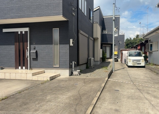 庭があることでガーデニングや家庭菜園はもちろん、こどもの遊び場やペットを放して遊ぶことができます。また、家の周囲に余裕があるということです。隣地との間があれば、十分な日当たりと、風通しが確保できます。