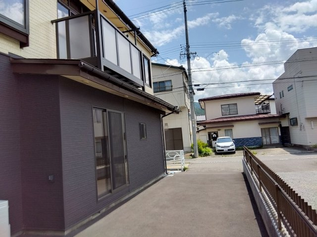西側から見た駐車スペース
