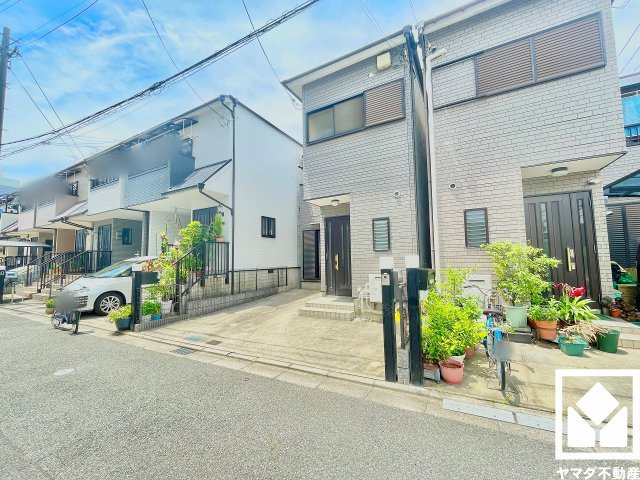 お引渡しから2年間の「契約不適合責任」がございます。（宅内への雨漏り、シロアリ被害、主要な構造部位の腐食、給排水管の故障、土地の埋設物）