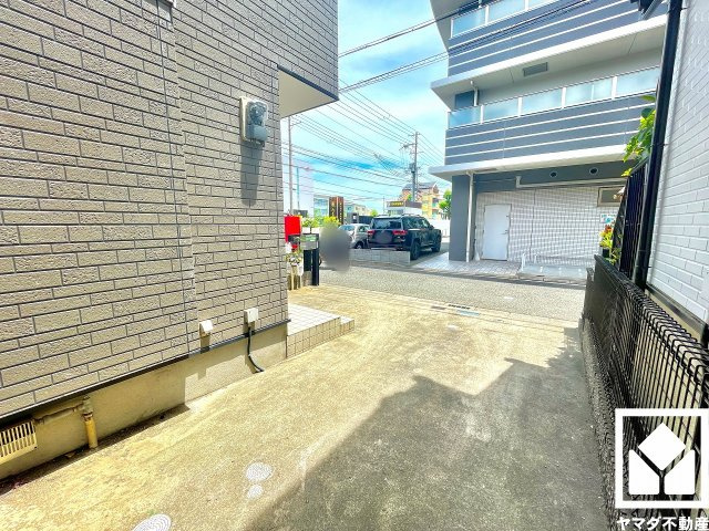 浴室にも小窓が付いているので明るく、こもりがちな湿気もすぐ取り除くことができます。