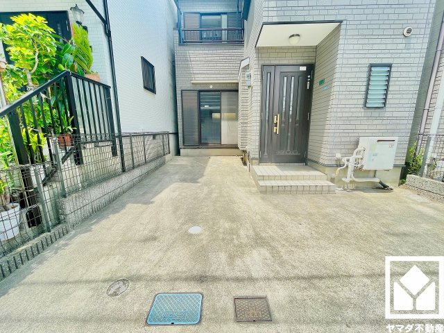 トイレは温水洗浄便座付きで、季節を問わずいつでも温かい便座をお使いいただけます。