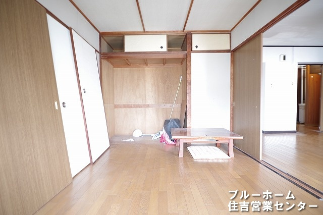 約6帖の洋室です！お部屋には収納や窓があります！