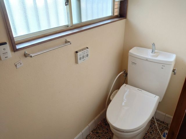 残地家具を消しています　快適に使える温水洗浄便座付き