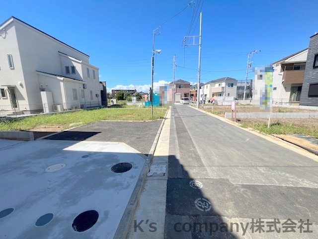 前面道路は開発道路ですので交通量も少なくお子様のいるご家庭にも安心していただけます♪