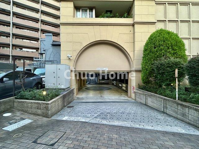 【エントランス】マンションのエントランスは、その物件の印象を決める、顔とも言える場所です。毎日通る場所ですからきれいなのが一番です。