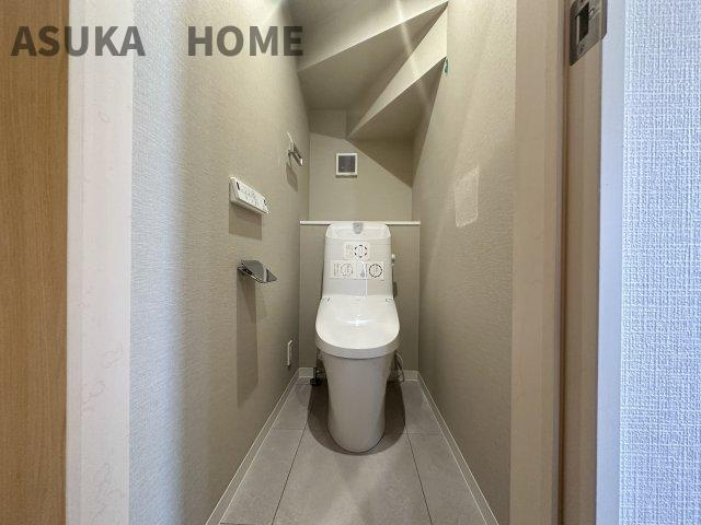 新規交換済です。ウォシュレット内蔵の最新トイレ設備です。