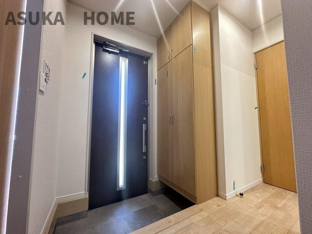 玄関横には、たっぷり収納の大型シューズボックスも嬉しい設備です。