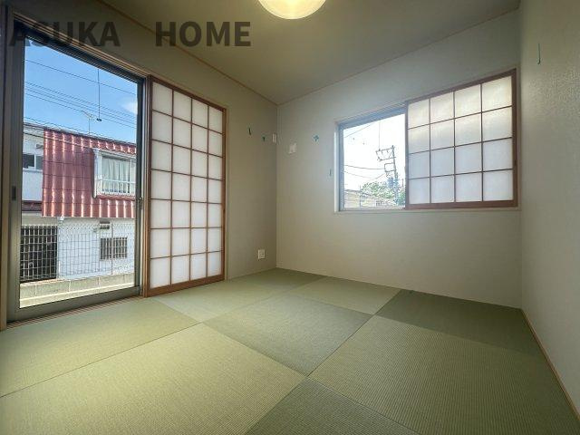 温かみと落ち着きが感じられる和室でのんびりくつろげそうです。