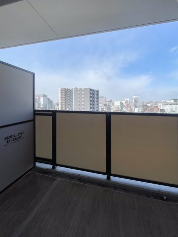 奥行1.8ｍあるので落ち着いた時間を過ごせるバルコニーです