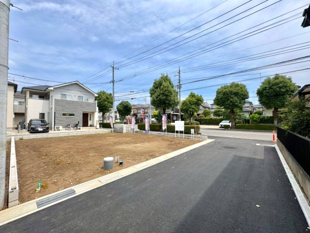 ■A区画　■自由設計で理想の住まいを実現できる注文住宅用地！　■現地と合わせて当社施工現場のご見学も可能です！　■花田小学校まで徒歩2分(約160ｍ)・中央中学校まで徒歩15分（約1200ｍ）
