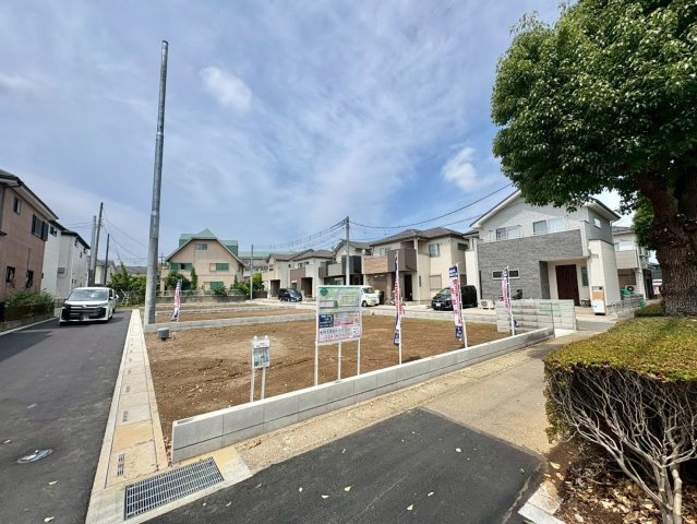 ■A区画　■自由設計で理想の住まいを実現できる注文住宅用地！　■現地と合わせて当社施工現場のご見学も可能です！　■花田小学校まで徒歩2分(約160ｍ)・中央中学校まで徒歩15分（約1200ｍ）