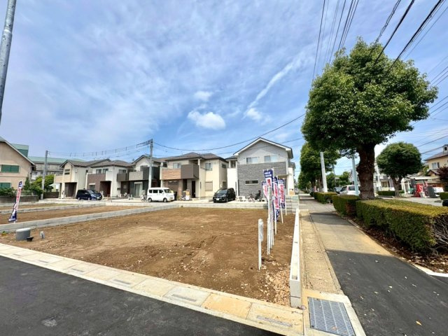 ■A区画　■自由設計で理想の住まいを実現できる注文住宅用地！　■現地と合わせて当社施工現場のご見学も可能です！　■花田小学校まで徒歩2分(約160ｍ)・中央中学校まで徒歩15分（約1200ｍ）