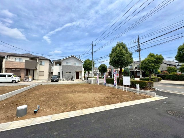 ■A区画　■自由設計で理想の住まいを実現できる注文住宅用地！　■現地と合わせて当社施工現場のご見学も可能です！　■花田小学校まで徒歩2分(約160ｍ)・中央中学校まで徒歩15分（約1200ｍ）