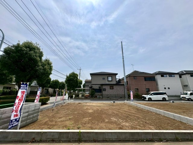 ■A区画　■自由設計で理想の住まいを実現できる注文住宅用地！　■現地と合わせて当社施工現場のご見学も可能です！　■花田小学校まで徒歩2分(約160ｍ)・中央中学校まで徒歩15分（約1200ｍ）