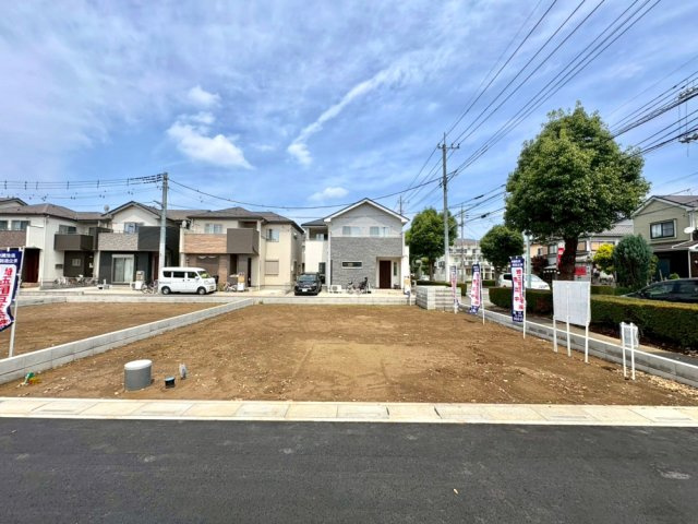 ■A区画　■自由設計で理想の住まいを実現できる注文住宅用地！　■現地と合わせて当社施工現場のご見学も可能です！　■花田小学校まで徒歩2分(約160ｍ)・中央中学校まで徒歩15分（約1200ｍ）