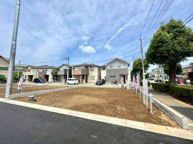 ■A区画　■自由設計で理想の住まいを実現できる注文住宅用地！　■現地と合わせて当社施工現場のご見学も可能です！　■花田小学校まで徒歩2分(約160ｍ)・中央中学校まで徒歩15分（約1200ｍ）