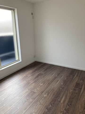 明るい洋室です