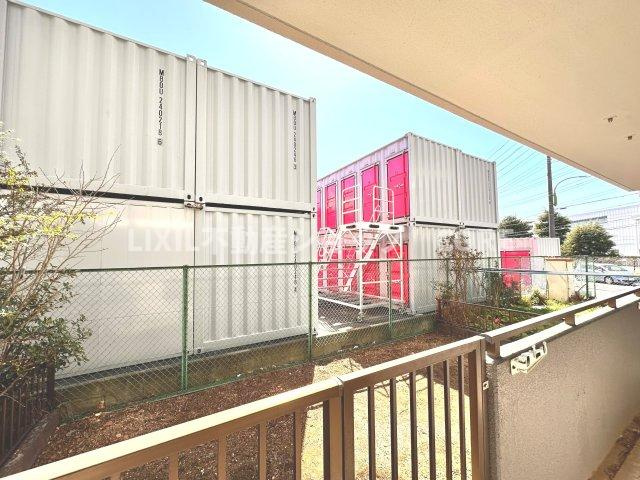 南東に大きく面したバルコニーは太陽の温かな温もりをめいいっぱい受け止めてくれます。