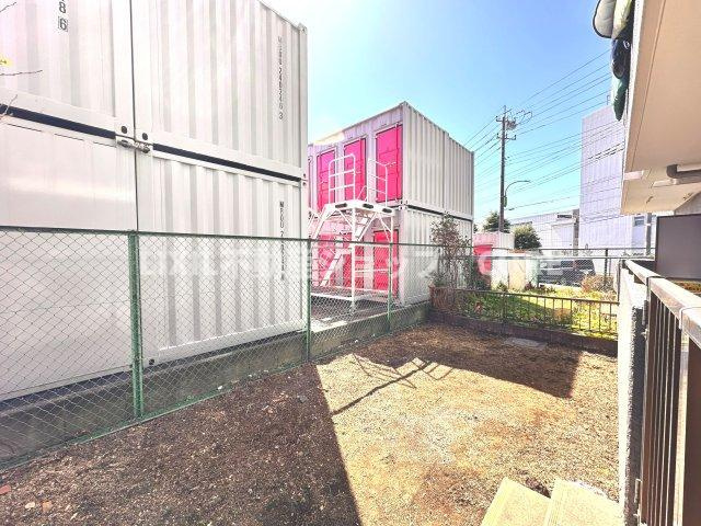 ガーデニングや家庭菜園等楽しめる専用庭付きのお部屋になります。