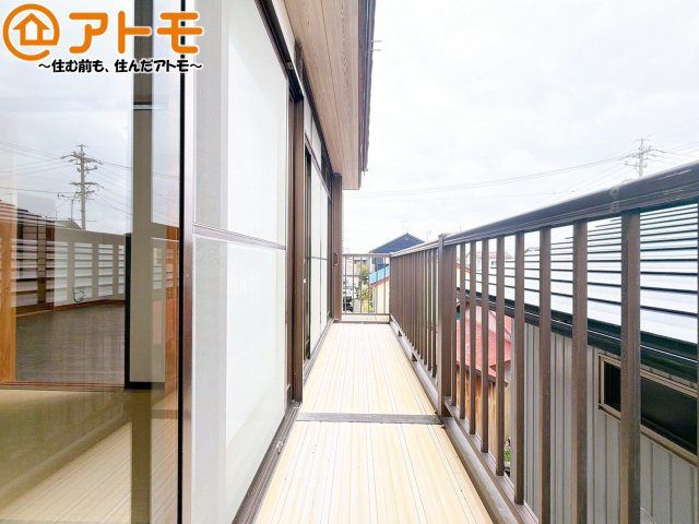 陽当りの良いバルコニーはお洗濯物はもちろんお布団もふかふかになります♪