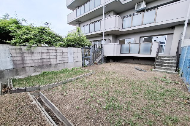 専用庭：41.93ｍ2の専用庭付き。屋外スペースもゆったり活用できます。
