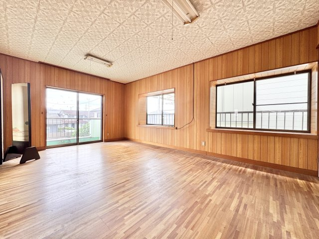 2階　6帖のお部屋が続きになっています。只今、リフォーム中です。室内クリーニングも行いますので安心してくださいね！