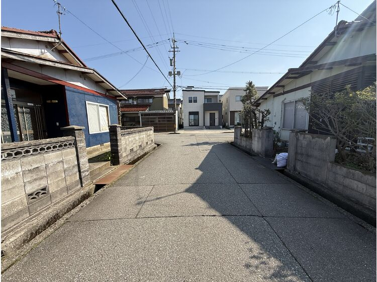 東側道路