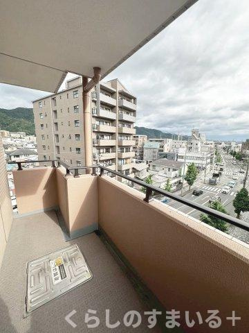 落ち着いた時間を過ごせるバルコニーです