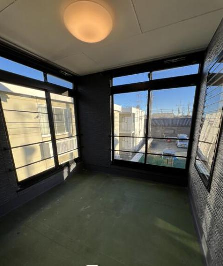 周辺には高い建物がないため、お庭には太陽の光が降り注ぎます♪