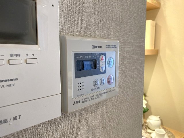 いつでも温かいお風呂に入浴できる便利な「追い焚き機能」を完備。生活リズムの異なるご家族でも好きな時に温かいお湯でリフレッシュでき、毎日のバスタイムがより快適になります。