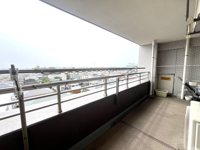 お洗濯を干す場所としてはもちろんですが、ご家族の趣味の道具なども充分置けます。