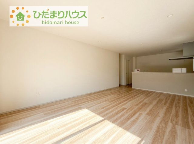 南向きのリビングではぽかぽかの日差しが感じられます☆彡