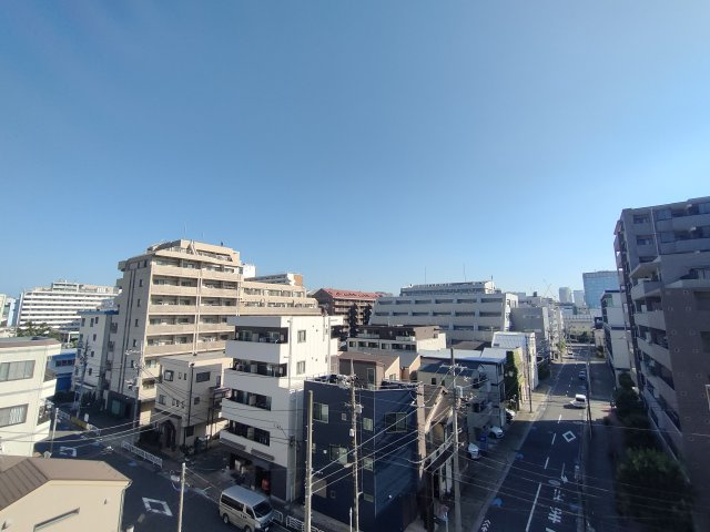 【眺望】　抜け感のある眺望が広がり、日々の暮らしに開放感をプラスしてくれます。