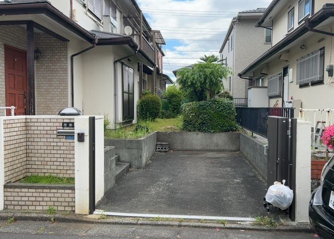 土地を買う際、住む地域の自治体や福祉の補助制度にも注目してみましょう。子供や老人の医療補助やゴミ出しのルールなど、自治体によってルールに大きな違いがあるため、暮らしやすい土地で判断するとよいでしょう。