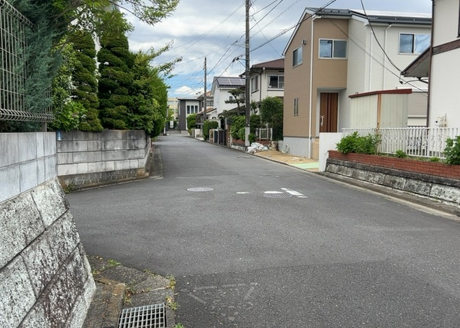 人が暮らすうえで日光は大切な要素となります。日当たりの良さは譲れないポイントですね。併せて近くに大きな建築物の建築予定がないか、あるいはそれが可能な土地が近くにないか事前に確認することもお勧めします。