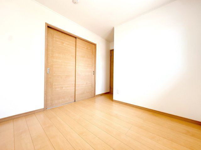 2Ｆ北東洋室の別角度になります♪
